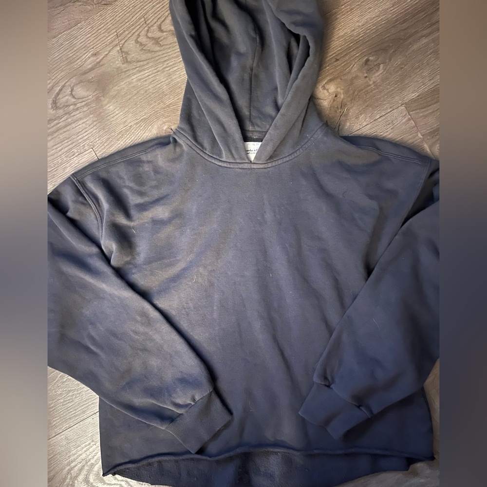 Abricombie and Fitch cotton blend grey cropped hoody. Soft AandF collection